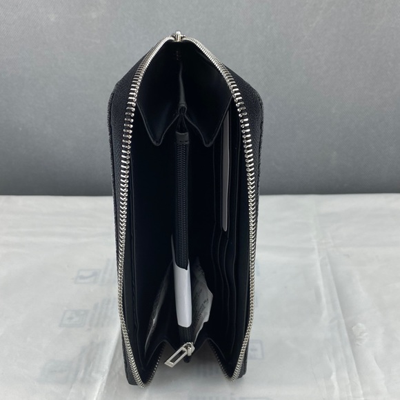 Guess Wallet - Picture 3 of 3